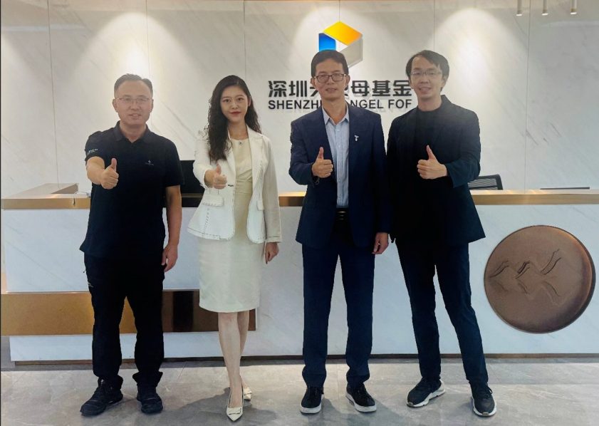 (左)パナソニック中国 技術本部 生活能源研究所所長 管海清 氏 (左から2人目)深圳エンジェルファンド 副理事長 邹小璐 氏 (右から2人目)パナソニック中国 技術本部 技術企画室室長 梁峰 氏 (右)ReGACY Innovation Group中国CEO傅浩丰 氏